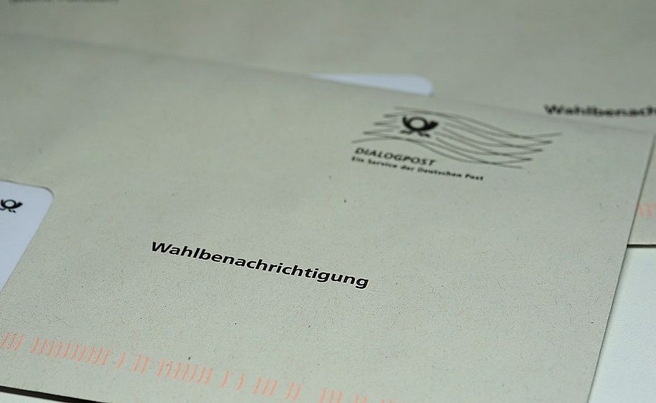 Umschlag mit Aufdruck "Wahlbenachrichtigung"